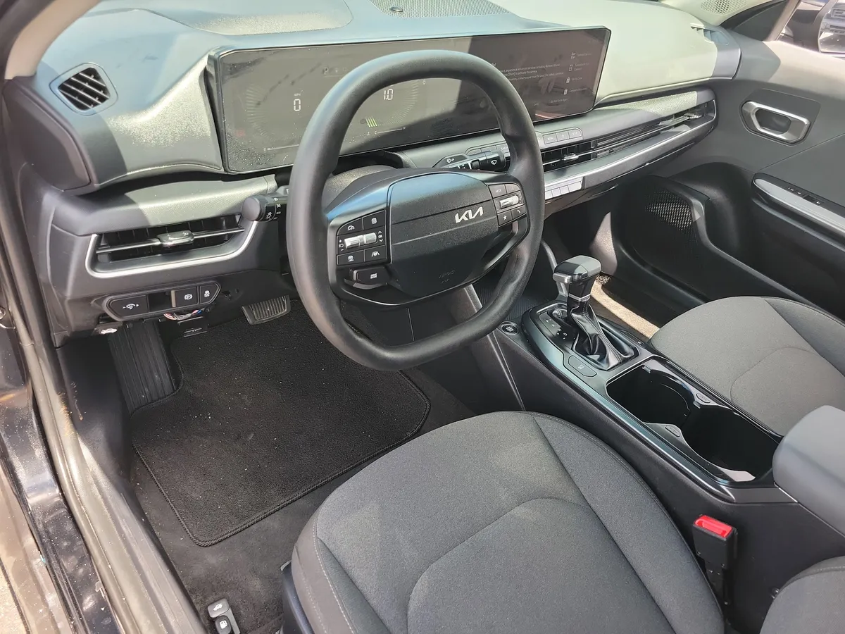 2025 Kia K4 LXS thumbnail 3