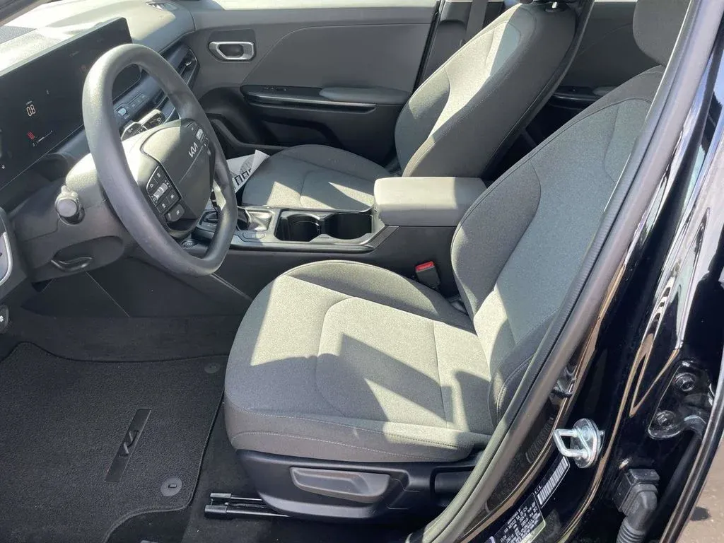 2025 Kia K4 LXS thumbnail 12