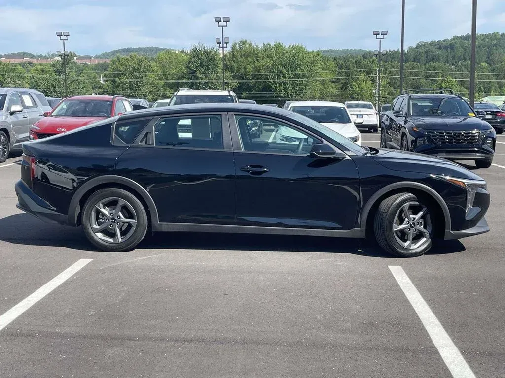 2025 Kia K4 LXS thumbnail 2