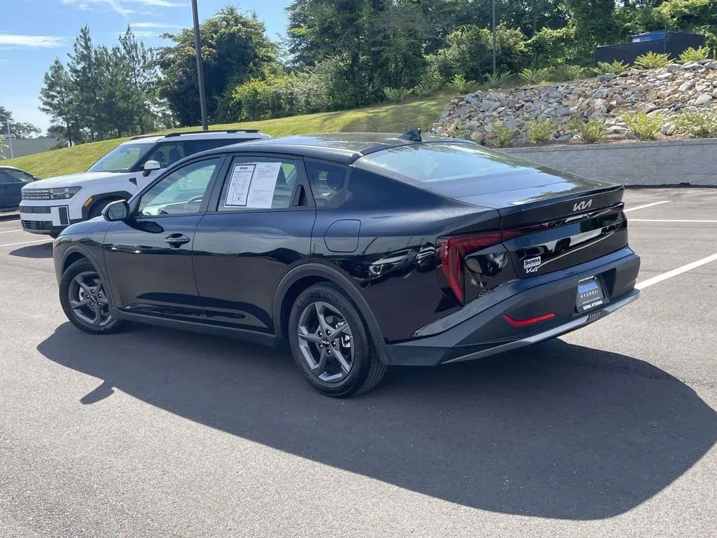 2025 Kia K4 LXS thumbnail 5