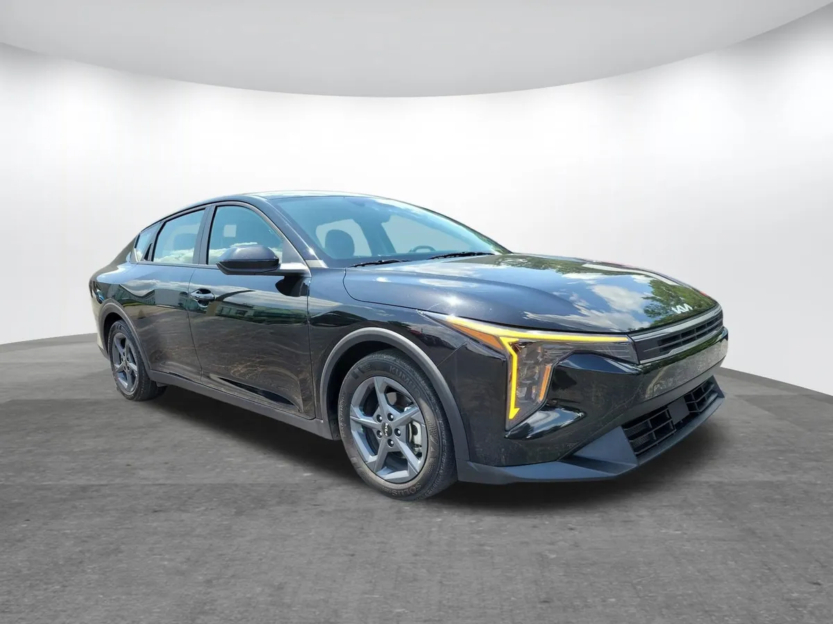 2025 Kia K4 LXS thumbnail 17