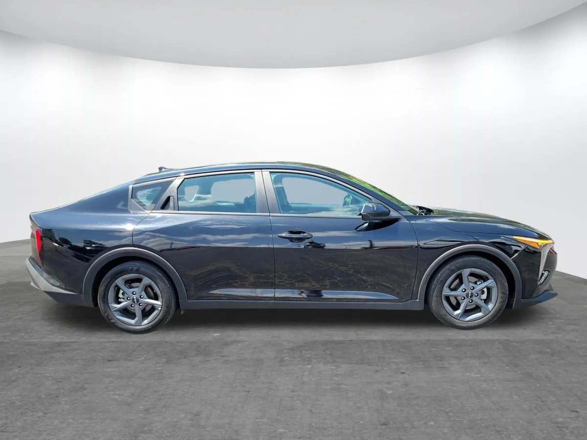 2025 Kia K4 LXS thumbnail 2
