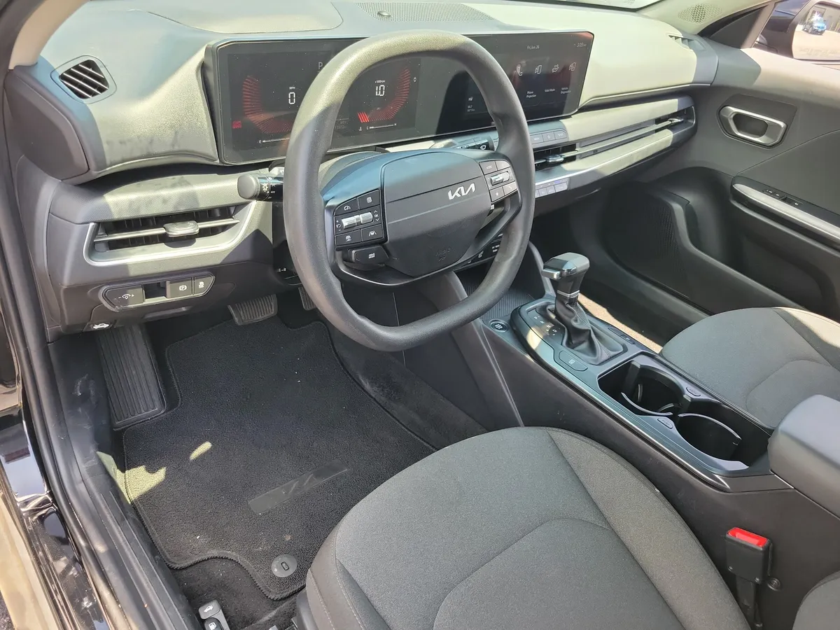 2025 Kia K4 LXS thumbnail 3