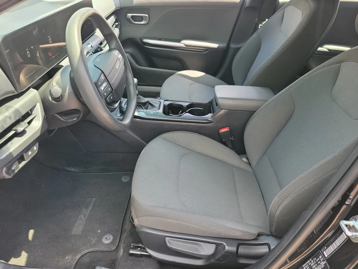 2025 Kia K4 LXS thumbnail 4
