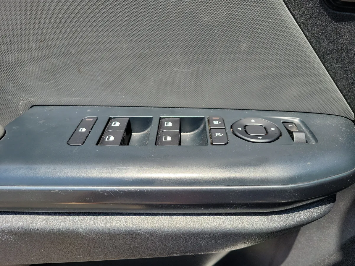 2025 Kia K4 LXS thumbnail 6