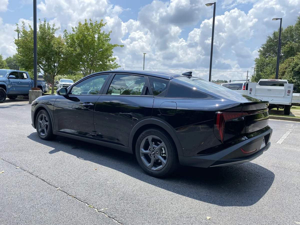 2025 Kia K4 LXS thumbnail 6