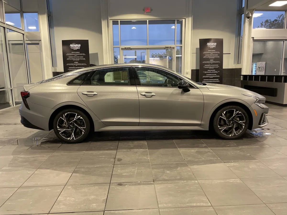2025 Kia K5 GT-Line thumbnail 11