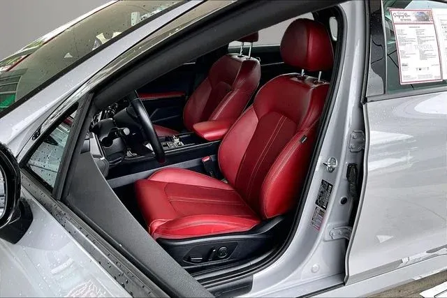 2025 Kia K5 GT-Line thumbnail 18