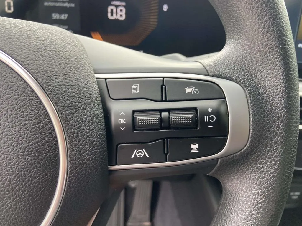2025 Kia K5 LXS thumbnail 32