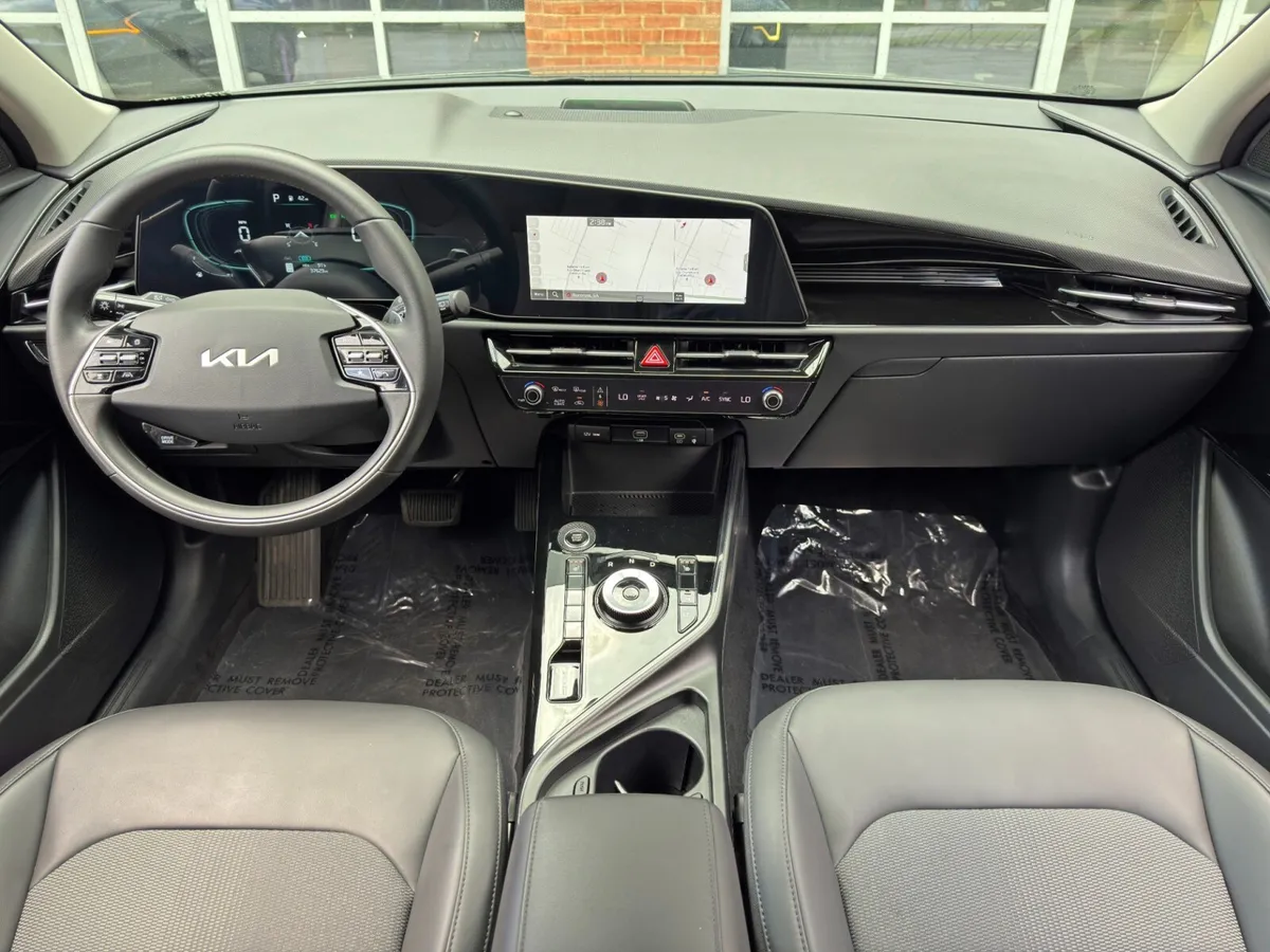 2025 Kia Niro Plug-In Hybrid EX thumbnail 11
