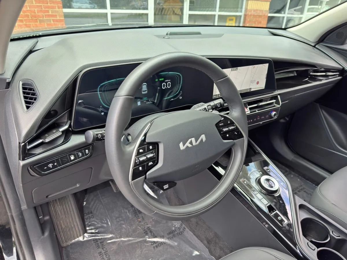 2025 Kia Niro Plug-In Hybrid EX thumbnail 12