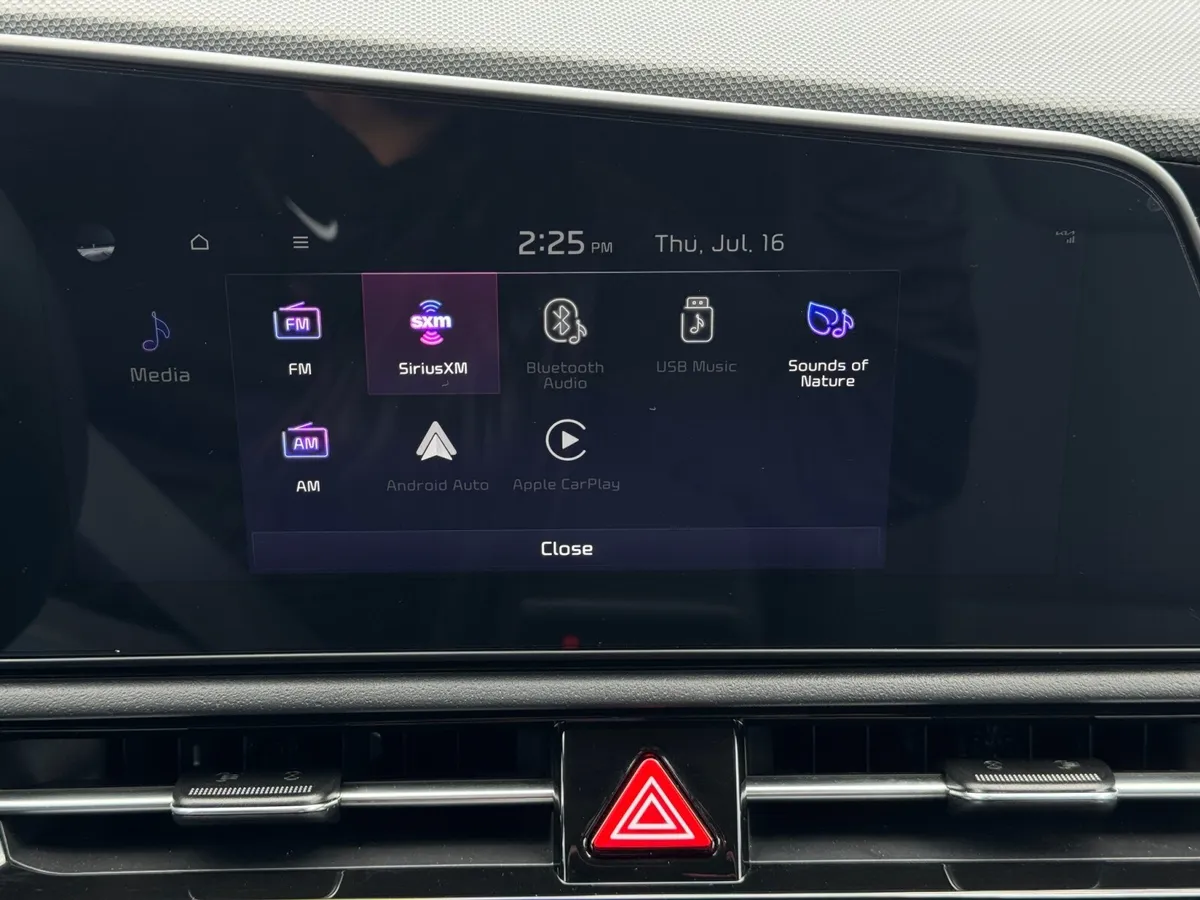 2025 Kia Niro Plug-In Hybrid EX thumbnail 23