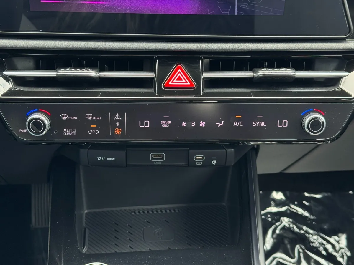 2025 Kia Niro Plug-In Hybrid EX thumbnail 25
