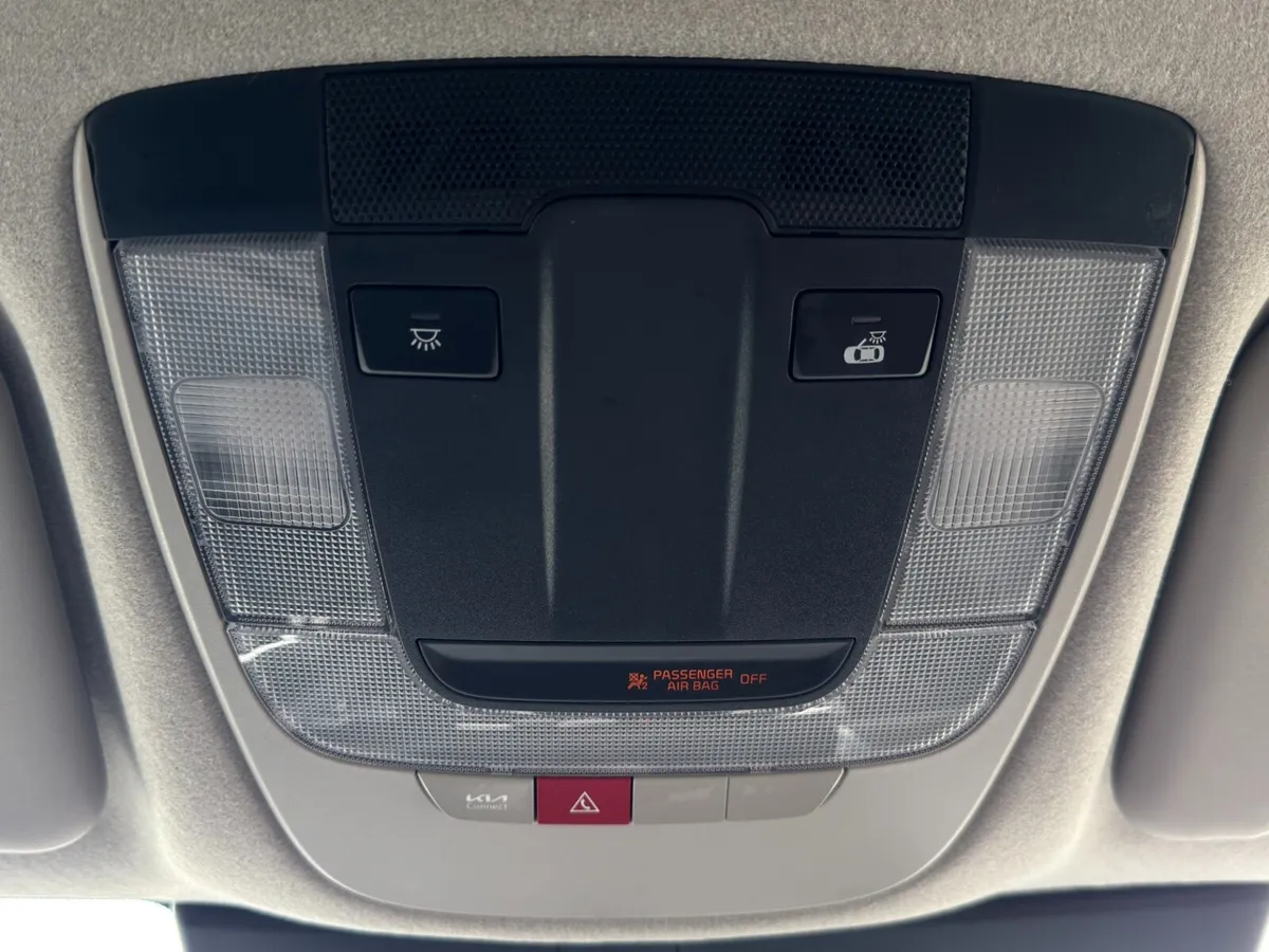 2025 Kia Niro Plug-In Hybrid EX thumbnail 29