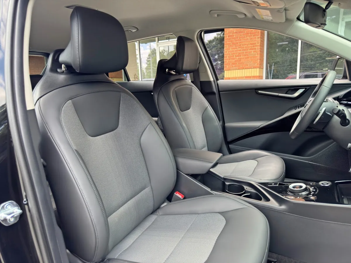 2025 Kia Niro Plug-In Hybrid EX thumbnail 32
