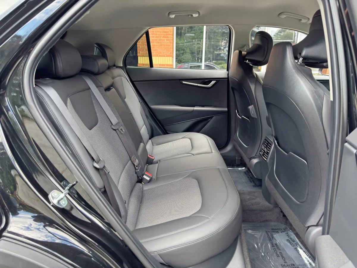 2025 Kia Niro Plug-In Hybrid EX thumbnail 34