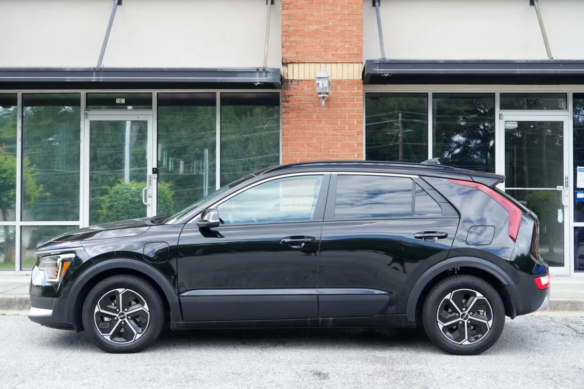 2025 Kia Niro Plug-In Hybrid EX thumbnail 43