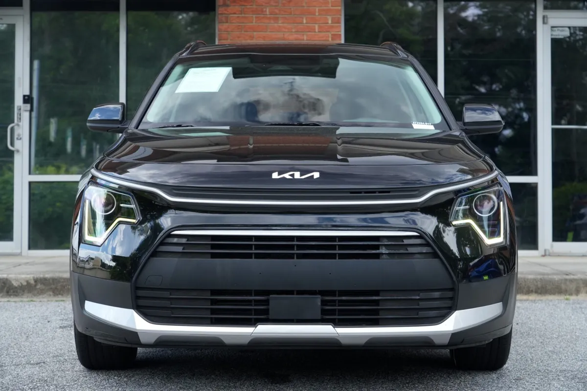 2025 Kia Niro Plug-In Hybrid EX thumbnail 6