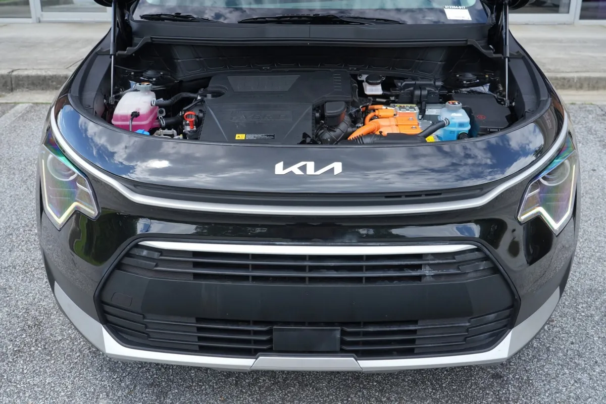 2025 Kia Niro Plug-In Hybrid EX thumbnail 7