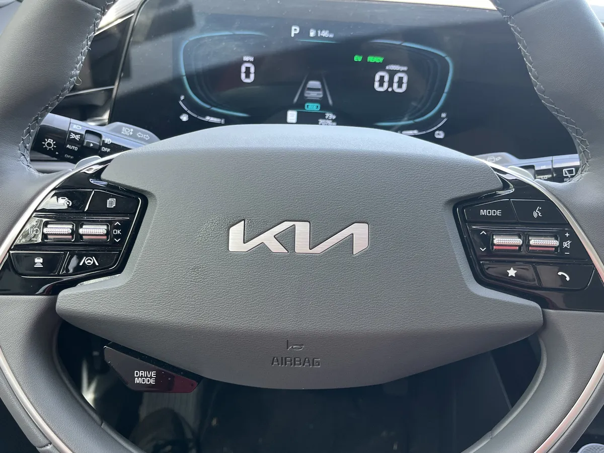 2025 Kia Niro SX thumbnail 11