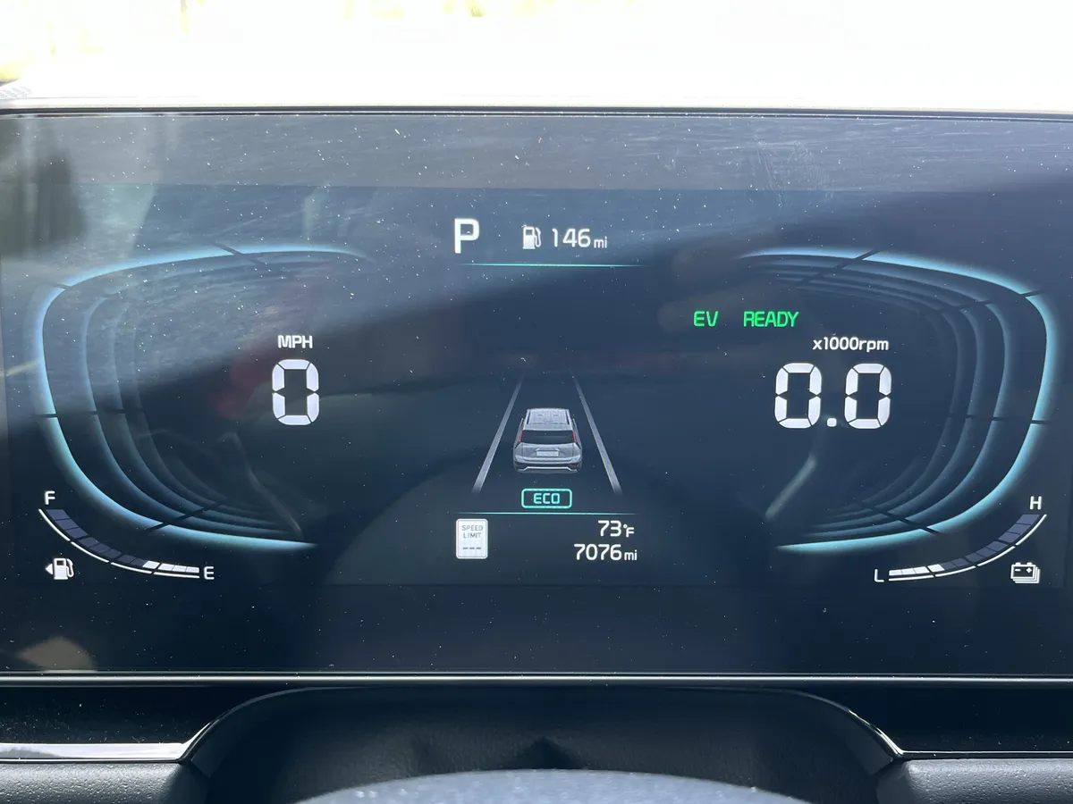 2025 Kia Niro SX thumbnail 12