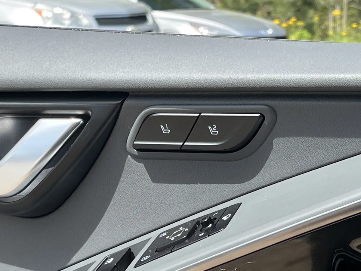 2025 Kia Niro SX thumbnail 15