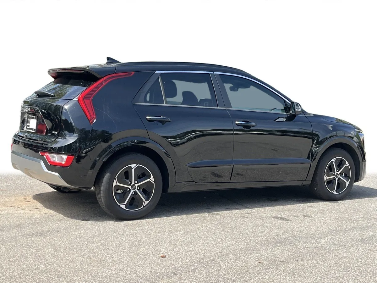 2025 Kia Niro SX thumbnail 28