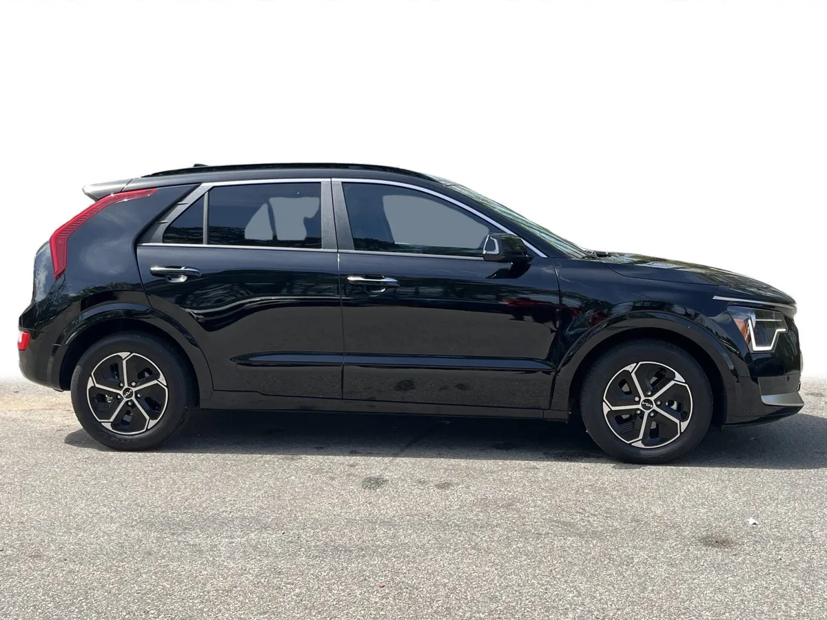 2025 Kia Niro SX thumbnail 29