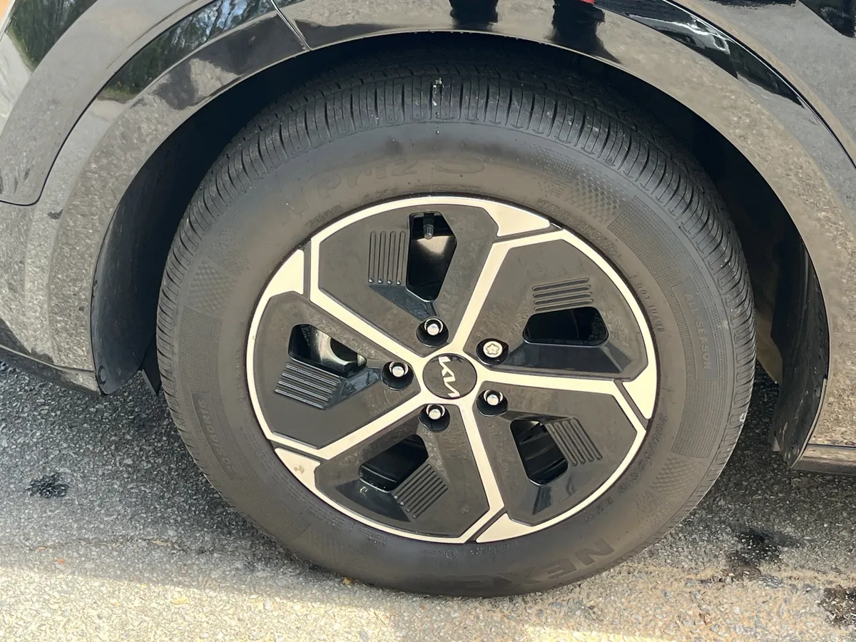 2025 Kia Niro SX thumbnail 31