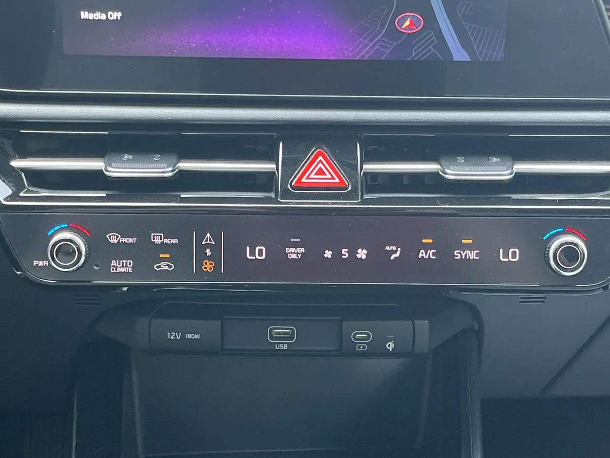2025 Kia Niro SX thumbnail 7