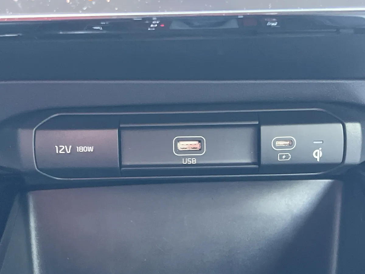 2025 Kia Niro SX thumbnail 9