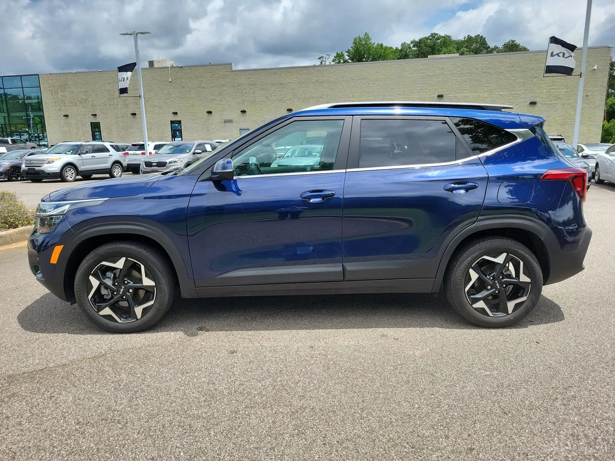 2025 Kia Seltos EX thumbnail 2