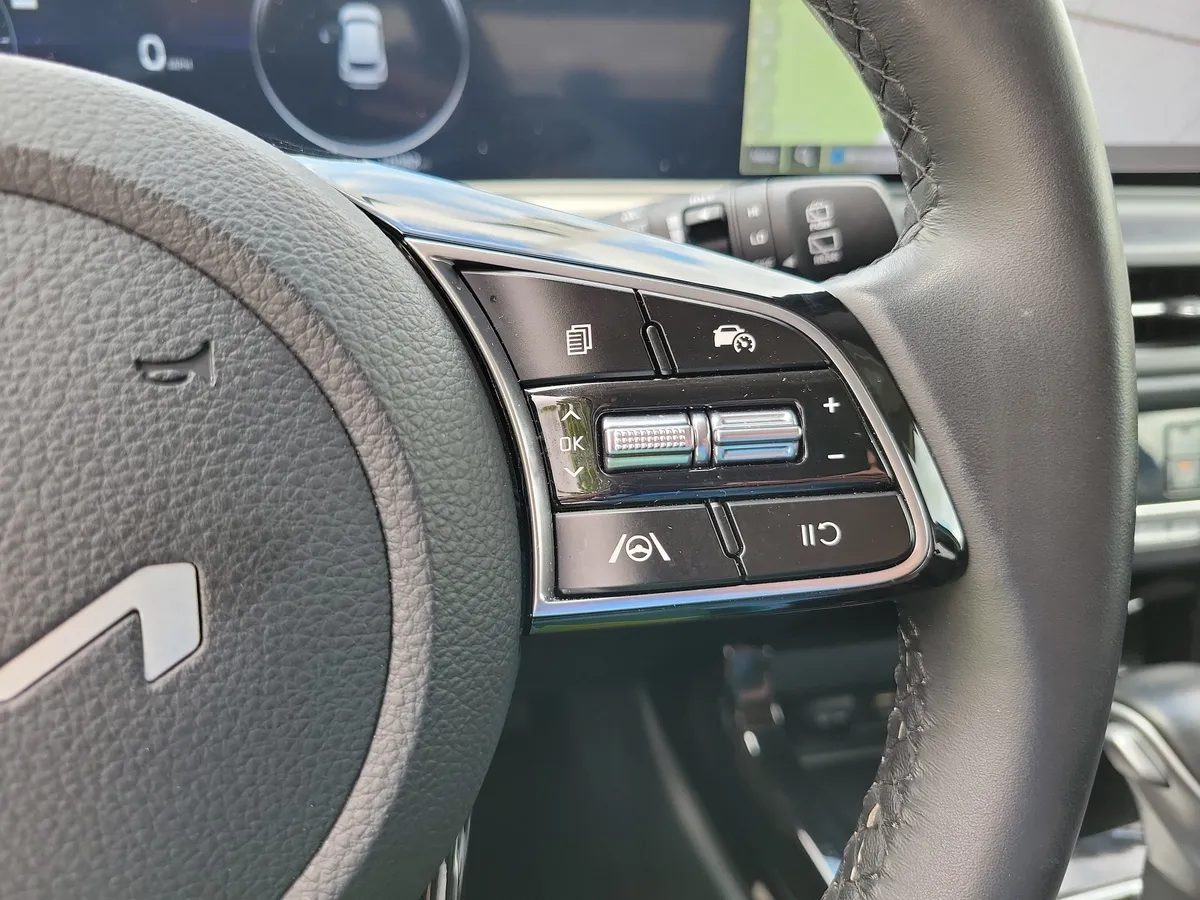 2025 Kia Seltos EX thumbnail 23