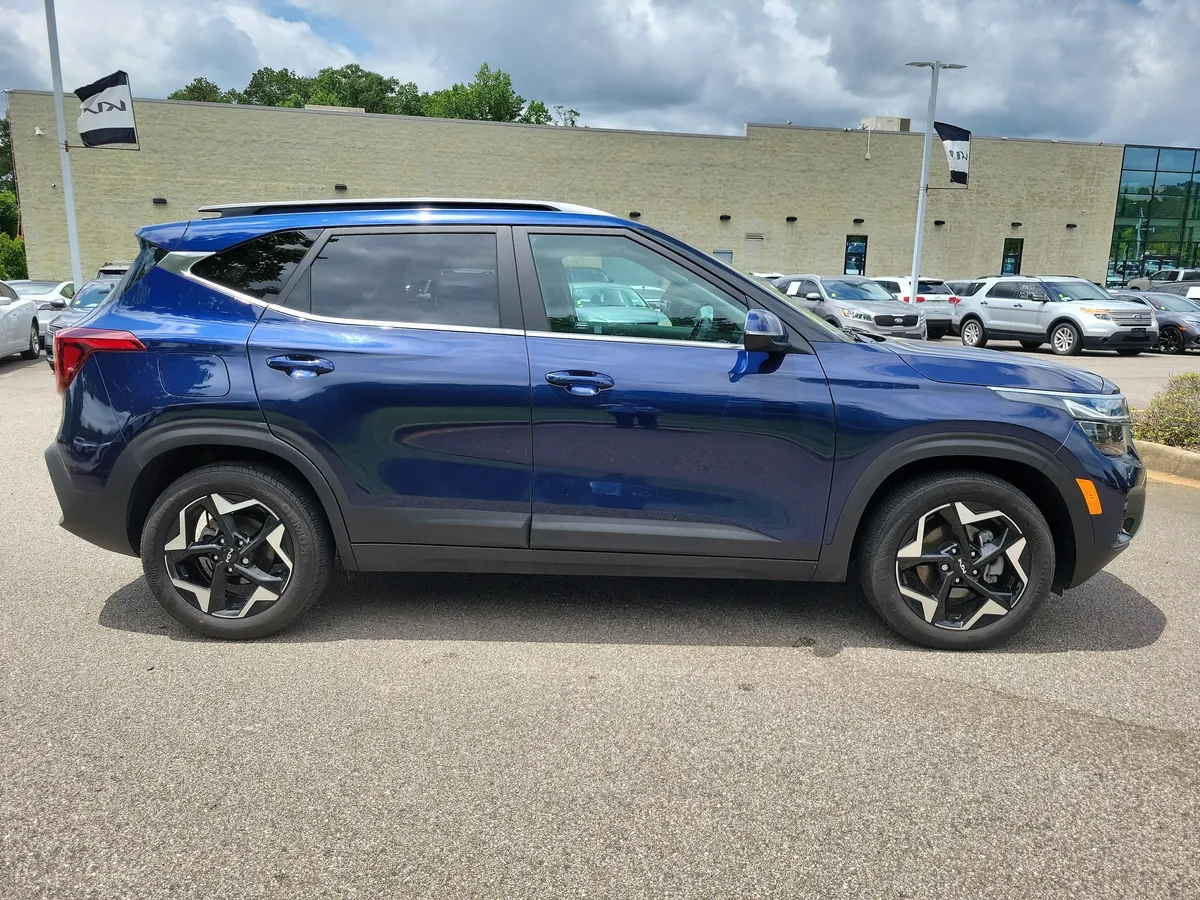 2025 Kia Seltos EX thumbnail 6