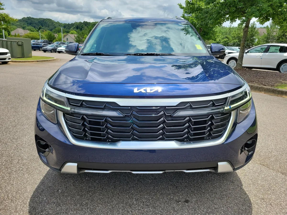 2025 Kia Seltos EX thumbnail 8