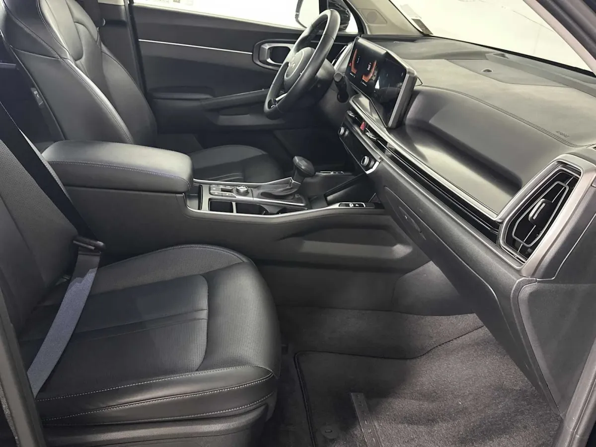 2025 Kia Sorento EX thumbnail 16