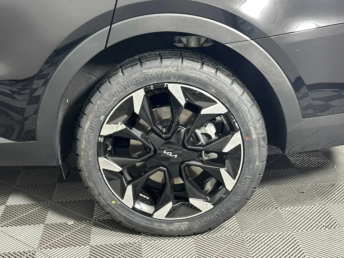 2025 Kia Sorento EX thumbnail 23