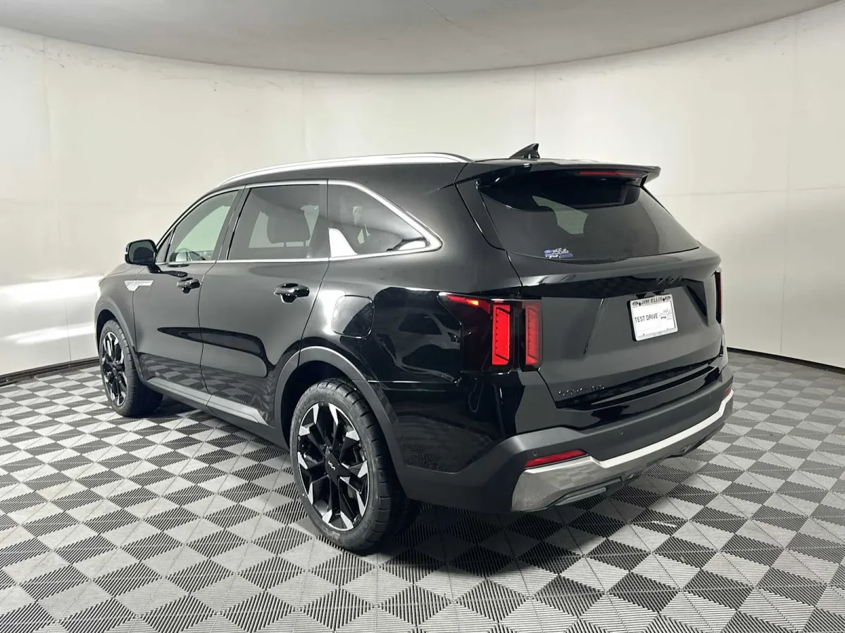 2025 Kia Sorento EX thumbnail 6