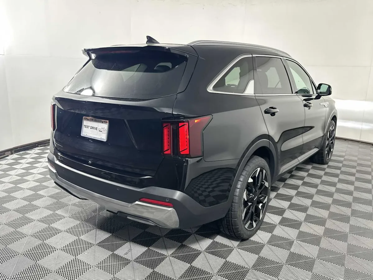 2025 Kia Sorento EX thumbnail 8