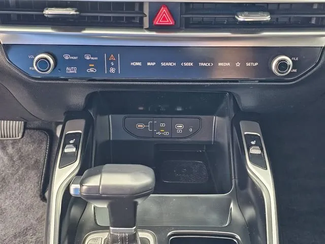 2025 Kia Sorento EX thumbnail 29