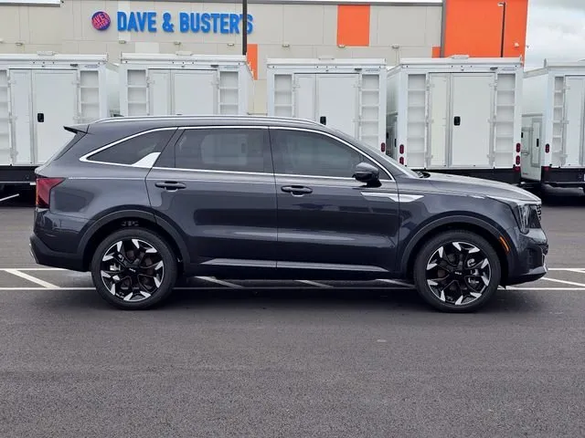 2025 Kia Sorento EX thumbnail 8