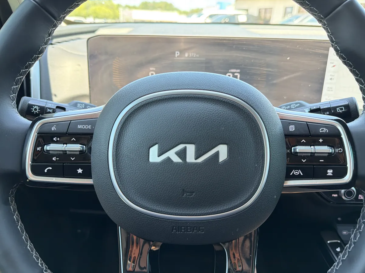 2025 Kia Sorento EX thumbnail 12