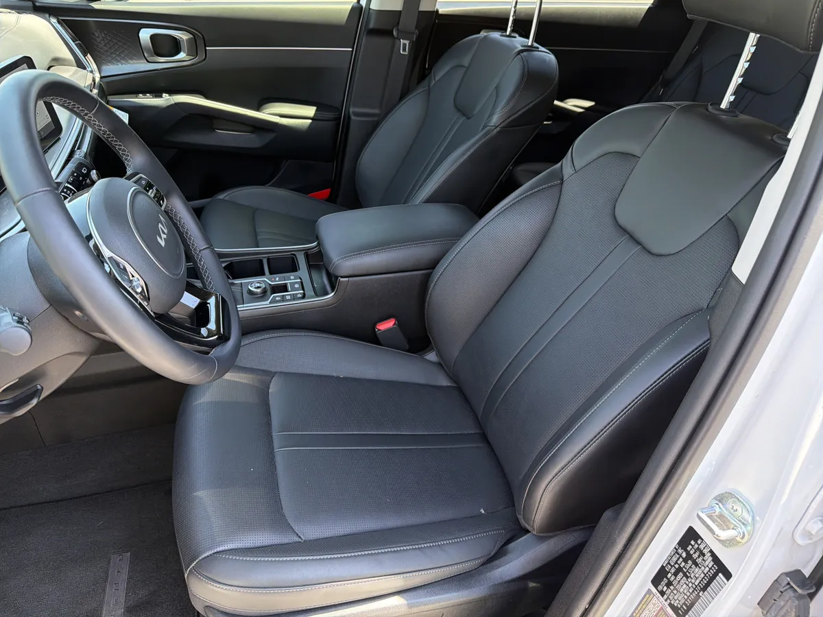 2025 Kia Sorento EX thumbnail 17