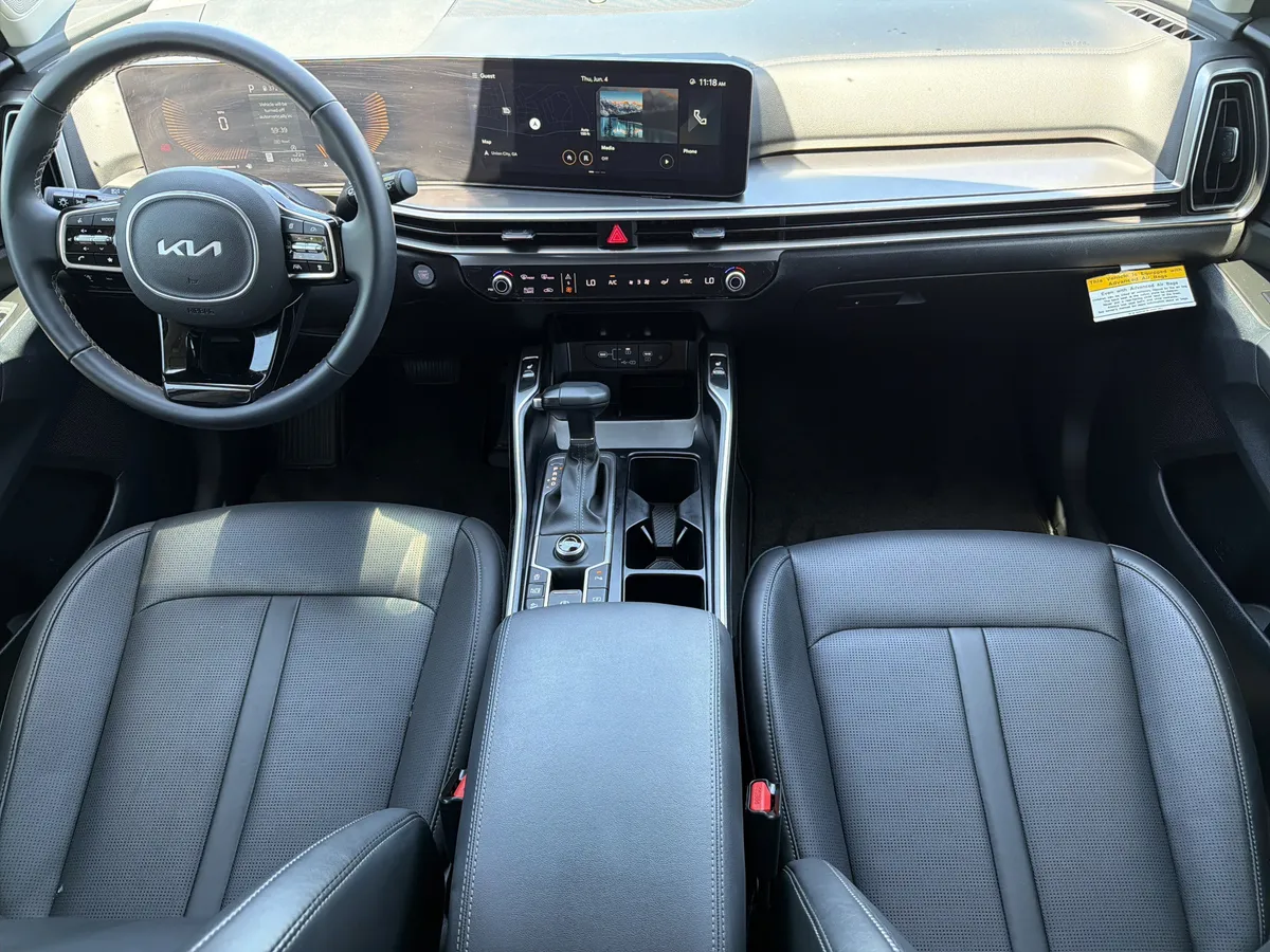 2025 Kia Sorento EX thumbnail 3