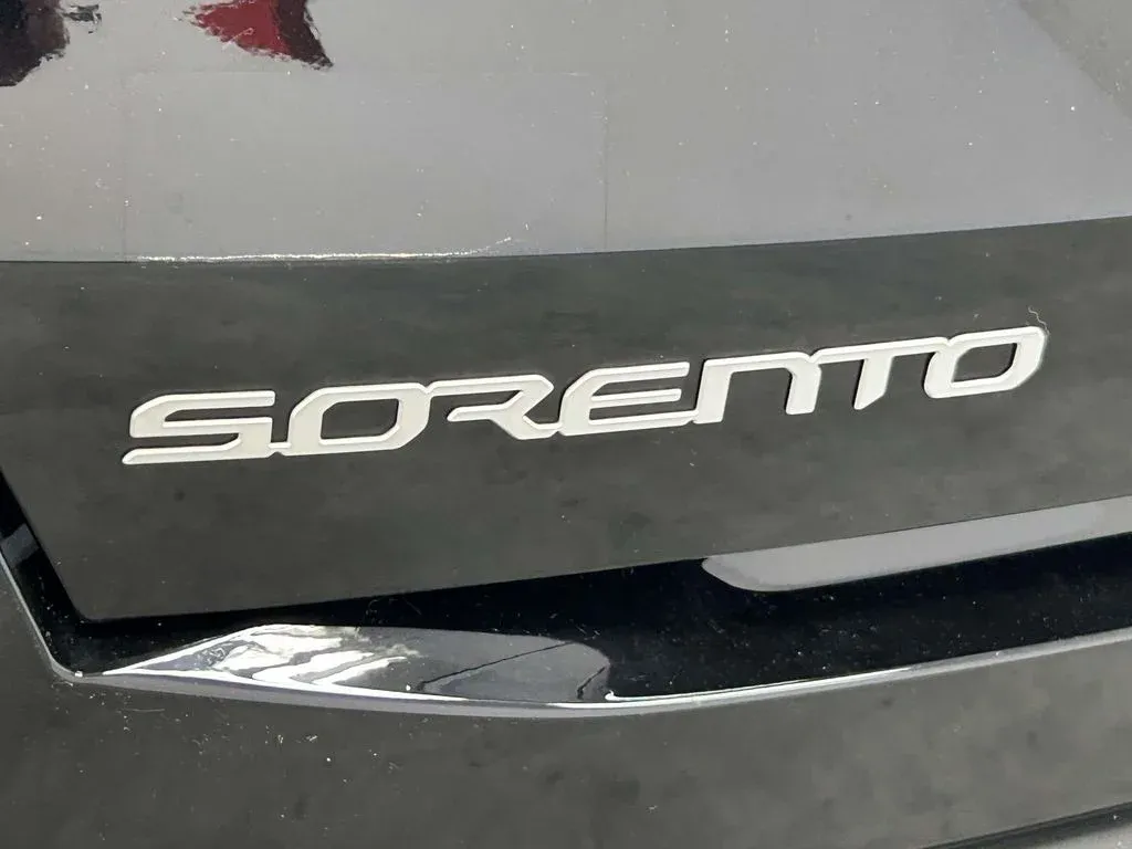 2025 Kia Sorento LX thumbnail 10