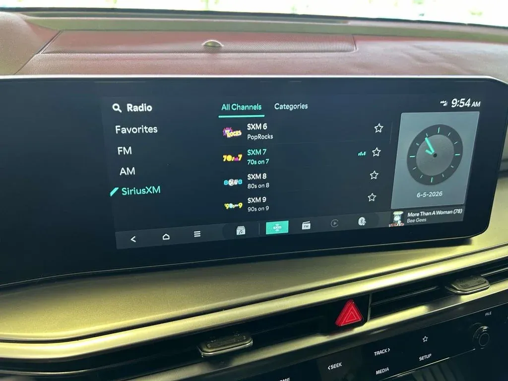2025 Kia Sorento LX thumbnail 23