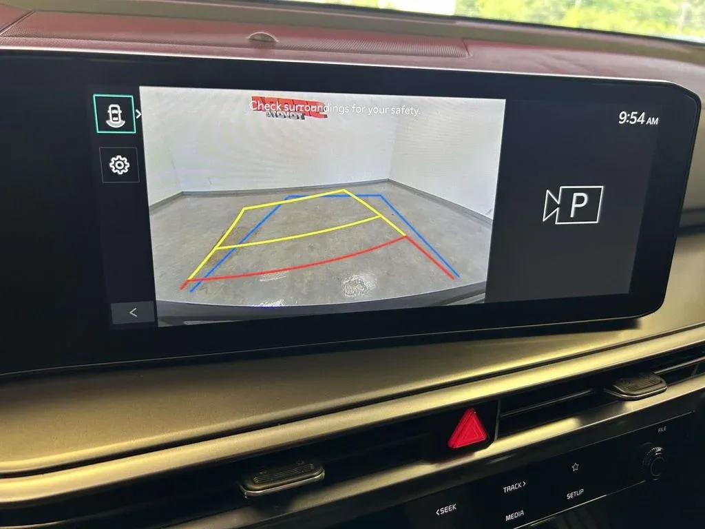 2025 Kia Sorento LX thumbnail 24