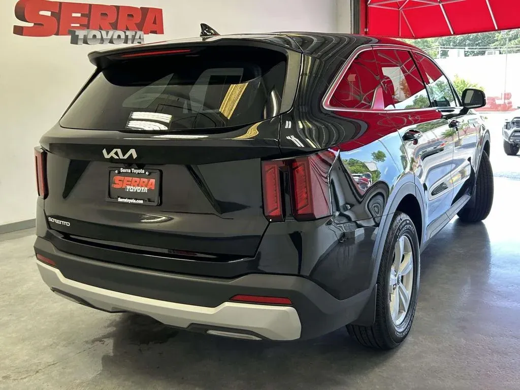 2025 Kia Sorento LX thumbnail 3