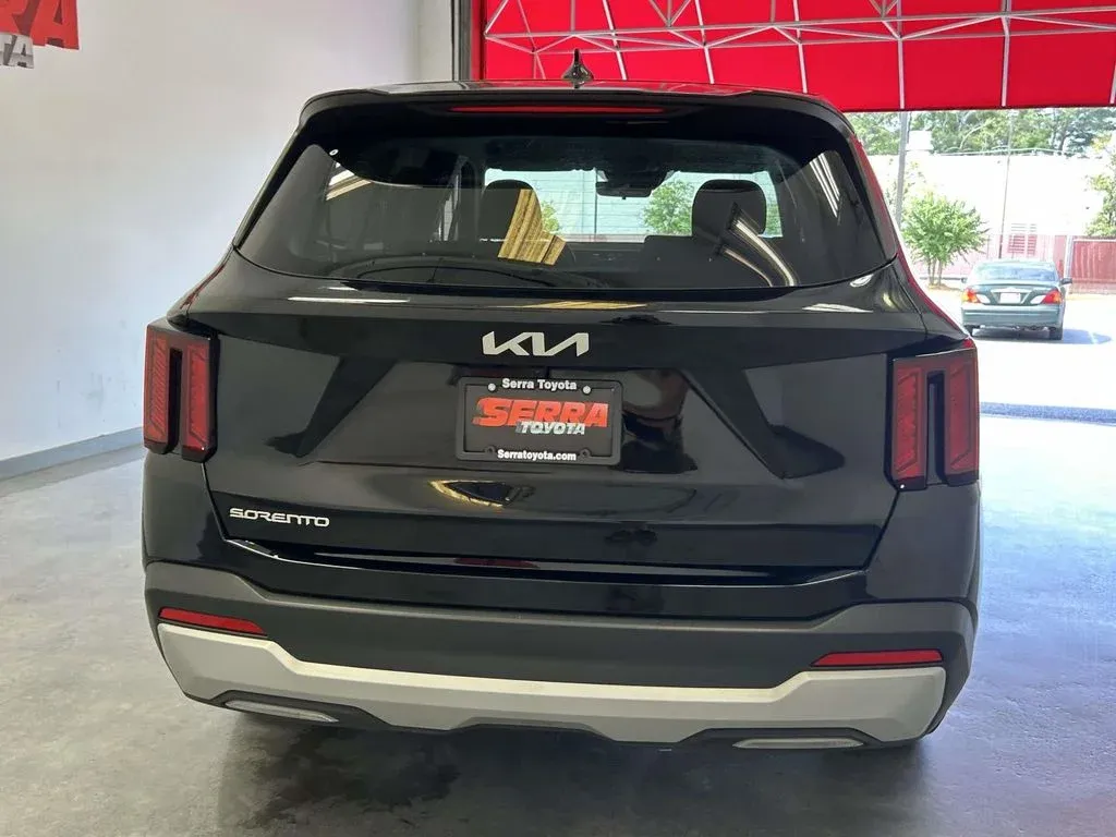 2025 Kia Sorento LX thumbnail 4