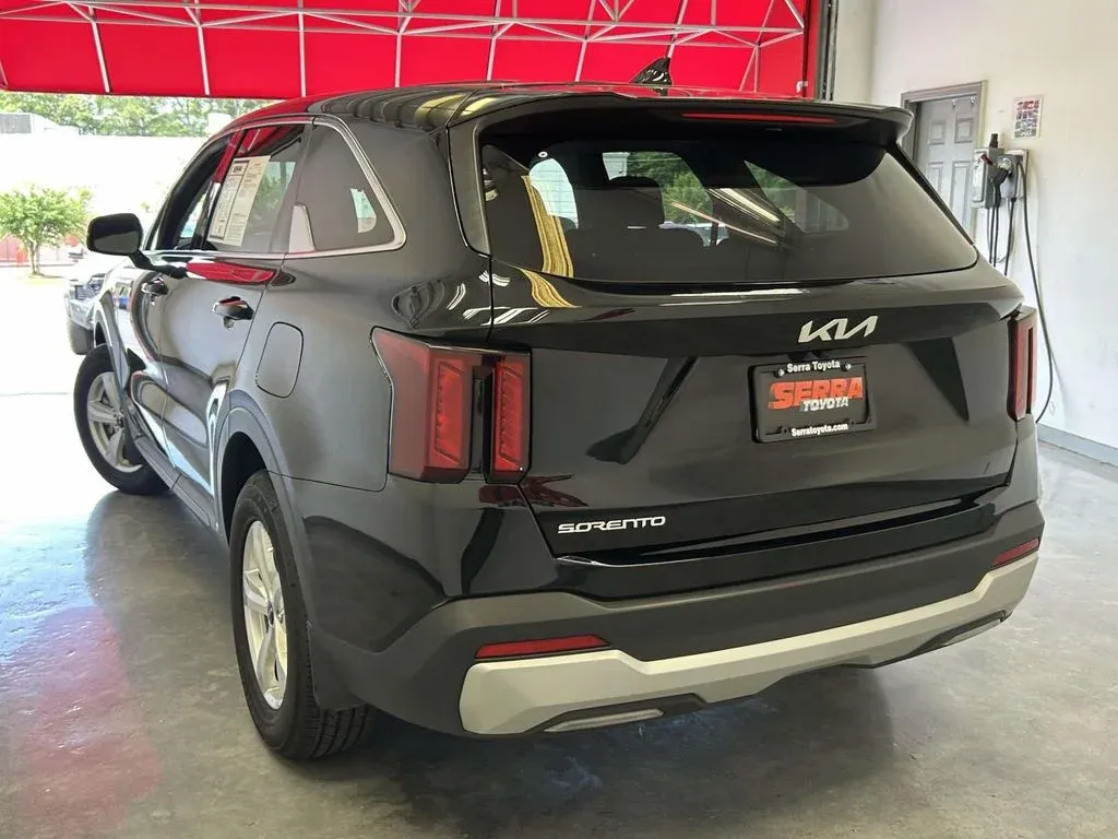 2025 Kia Sorento LX thumbnail 5